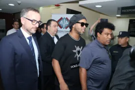 Imagem ilustrativa da imagem Ronaldinho Gaúcho e irmão podem deixar a prisão no Paraguai no próximo dia 24