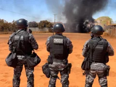 Imagem ilustrativa da imagem DF: Manifestantes fazem barreira com fogo no Assentamento 26 de Setembro