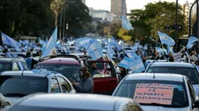 Imagem ilustrativa da imagem Manifestantes protestam contra quarentena na Argentina