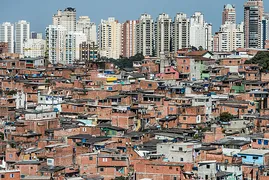 Imagem ilustrativa da imagem Brasil vai demorar para sair da pandemia por desigualdade social, diz estudo da UFMG