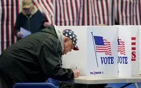 Imagem ilustrativa da imagem Votação antecipada bate recorde nos EUA: Mais de 50 milhões de pessoas já votaram