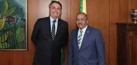 Imagem ilustrativa da imagem Bolsonaro afirmou ter 'união estável' com o senador que escondia dinheiro nos "fundos"