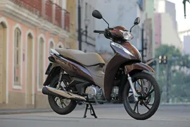 Imagem ilustrativa da imagem Honda Biz 125 2021 traz nova cor marrom perolizado e preço de R$ 10.590
