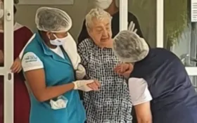 Imagem ilustrativa da imagem Idosa goiana de 104 anos se cura da Covid-19 após vinte dias de tratamento