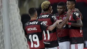 Imagem ilustrativa da imagem Flamengo bate Junior e termina líder do grupo A