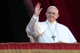 Imagem ilustrativa da imagem Papa Francisco mantém distância em audiência como precaução contra Covid-19