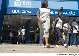 Imagem ilustrativa da imagem Aulas retornam no próximo dia 19 para estudantes do 3º ano do Ensino Médio, no Rio de Janeiro