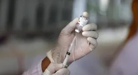 Imagem ilustrativa da imagem Covid-19: Empresa Pfizer inicia testes de vacina em jovens a partir de 12 anos