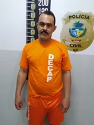 Imagem ilustrativa da imagem Suspeito de se passar por policial civil é preso com distintivo e armas em Goiás