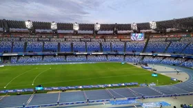Imagem ilustrativa da imagem Prefeito de Nápoles diz que nome do estádio mudará para homenagear Diego Maradona