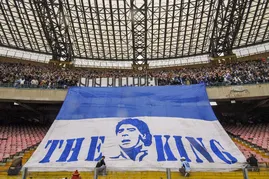 Imagem ilustrativa da imagem Estádio do Napoli deve demorar até 15 dias para ser batizado de Diego Maradona