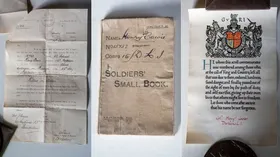 Imagem ilustrativa da imagem Mala abandonada com fotos e cartas revela história de pai e filho mortos em  batalha na 1ª Guerra