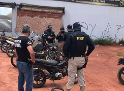 Imagem ilustrativa da imagem Polícia Civil e PRF cumprem mandados em lojas de veículos usados em Águas Lindas de Goiás