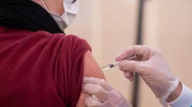 Imagem ilustrativa da imagem Vacina contra COVID-19 pode ser obrigatória para todos