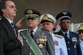 Imagem ilustrativa da imagem Bolsonaro revoga decreto sobre promoção de militares após três dias