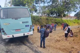 Imagem ilustrativa da imagem Batida entre ônibus e veículo deixa feridos em Manaus
