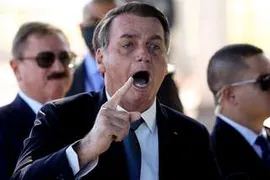 Imagem ilustrativa da imagem "Traz raio X", diz Bolsonaro ao ironizar tortura sofrida por Dilma na ditadura