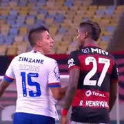 Imagem ilustrativa da imagem Discussão entre Bruno Henrique e Ramirez mostra racismo e xenofobia em Flamengo x Bahia