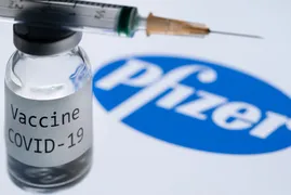 Imagem ilustrativa da imagem Agência dos EUA confirma eficácia de 95% de vacina da Pfizer após 2ª dose