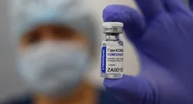 Imagem ilustrativa da imagem Argentina começa hoje a aplicar 300 mil doses de vacina russa