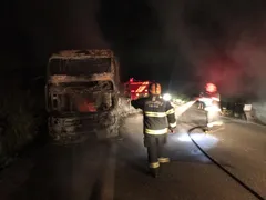 Imagem ilustrativa da imagem Em Pirenópolis, ônibus com 37 pessoas pega fogo