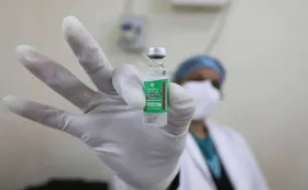 Imagem ilustrativa da imagem Deixado para trás: Índia começa exportar vacina, mas Brasil não aparece na lista