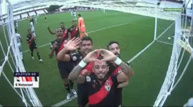 Imagem ilustrativa da imagem Atlético Goianiense bate o São Paulo e confirma permanência na Série A