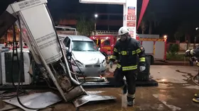 Imagem ilustrativa da imagem Carro invade posto de combustível em Águas Lindas de Goiás