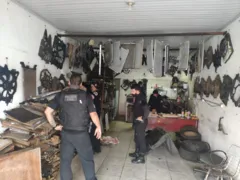 Imagem ilustrativa da imagem Operação prende  suspeitos de receptação e desmanche de caminhonetes de luxo, em Goiás