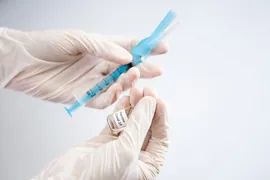 Imagem ilustrativa da imagem Covid: laboratórios da Índia asseguram fornecimento de vacinas e aliviam o Brasil