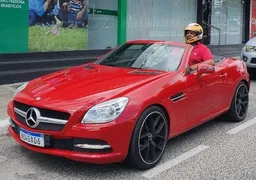 Imagem ilustrativa da imagem Paraíba: homem compra carro de luxo e 'não cabe' no veículo. Vídeo viraliza na Web