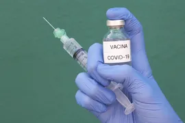 Imagem ilustrativa da imagem Quem vê anúncio de venda de vacina contra covid deve denunciar, diz criminalista