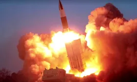 Imagem ilustrativa da imagem Coreia do Norte dispara mísseis balísticos de curto alcance em teste militar
