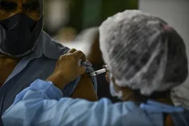 Imagem ilustrativa da imagem Governo de São Paulo antecipa vacinação contra Covid-19 de idosos acima de 72 anos