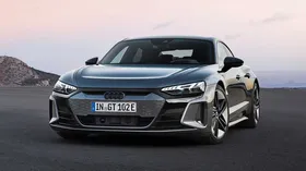 Imagem ilustrativa da imagem Audi RS e-tron GT: esportivo 100% elétrico começa a ser vendido em abril