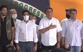 Imagem ilustrativa da imagem Bolsonaro aparece sem máscara em inauguração da Ferrovia Norte-sul