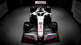 Imagem ilustrativa da imagem Com cores da bandeira da Rússia, Haas apresenta carro para temporada 2021 da F-1