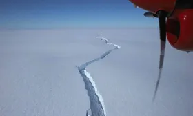 Imagem ilustrativa da imagem Iceberg gigantesco que se separou da Antártida entusiasma cientistas