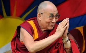 Imagem ilustrativa da imagem Dalai Lama é vacinado contra a Covid-19