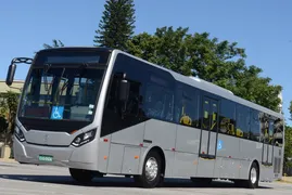 Imagem ilustrativa da imagem Novo ônibus Super Padron da Mercedes-Benz transporta até 100 passageiros