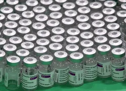 Imagem ilustrativa da imagem EUA:Após estragar milhões de vacinas contra Covid-19   da Johnson BioSolutions também descartou milhões de doses da AstraZeneca