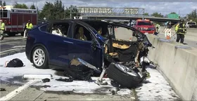 Imagem ilustrativa da imagem EUA: dois morrem em acidente com Tesla, com possível falha de piloto automático