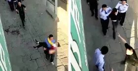 Imagem ilustrativa da imagem Na China, um homem invadiu uma creche e feriu 16 crianças e 2 professores com faca