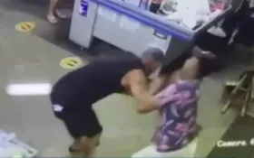 Imagem ilustrativa da imagem Suspeito de matar homem a facadas dentro de supermercado é preso