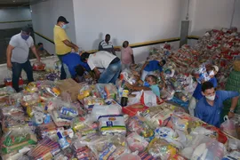 Imagem ilustrativa da imagem Servidores de Aparecida arrecadam mais de 2 mil cestas básicas para doação
