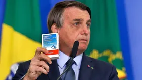 Imagem ilustrativa da imagem Youtube remove 11 vídeos de Bolsonaro sobre cloroquina