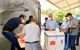 Imagem ilustrativa da imagem Goiás recebe novo lote com 32,2 mil doses de vacina contra Covid-19
