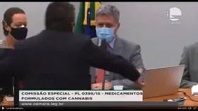 Imagem ilustrativa da imagem Câmara: Paulo Teixeira é agredido por Diego Garcia em sessão sobre Cannabis
