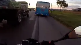 Imagem ilustrativa da imagem Motociclista filma o próprio acidente durante racha em Goiânia