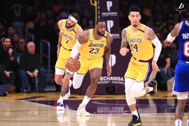 Imagem ilustrativa da imagem Lakers derrotam Rockets e seguem na luta para avançar direto aos playoffs da NBA